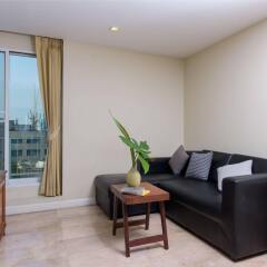 Апартаменты Sabai Sathorn Service Apartment Бангкок комната для гостей фото 2
