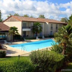 Отель Hôtel Résidence Les Pins Galants Toulouse-Tournefeuille Франция, Турнефёй - отзывы, цены и фото номеров - забронировать отель Hôtel Résidence Les Pins Galants Toulouse-Tournefeuille онлайн бассейн фото 3