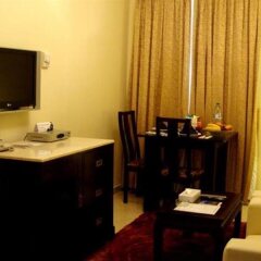 Al Muraqabat Plaza Hotel Apartments. удобства в номере