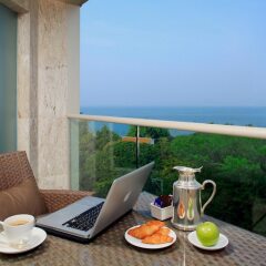Отель Centara Grand Phratamnak Pattaya в номере фото 2