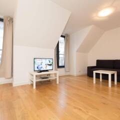 Отель Louise Uptown House комната для гостей