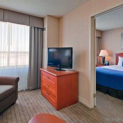 Отель Holiday Inn Hotel & Suites Ottawa Kanata, an IHG Hotel Канада, Оттава - отзывы, цены и фото номеров - забронировать отель Holiday Inn Hotel & Suites Ottawa Kanata, an IHG Hotel онлайн комната для гостей фото 2