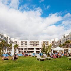 Отель Capital Coast Resort And Spa пляж