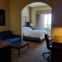 Holiday Inn Express Hotel and Suites Mankato East удобства в номере фото 2