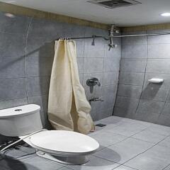 Отель Gran Prix Hotel Pasay Филиппины, Пасай - отзывы, цены и фото номеров - забронировать отель Gran Prix Hotel Pasay онлайн ванная фото 2