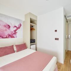 Отель Mediterranean Bay - Только для взрослых сейф в номере