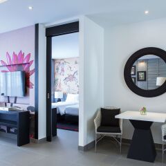 Отель The Pavilions, Suites комната для гостей фото 5
