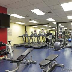 Отель Embassy Suites Los Angeles - International Airport/North США, Лос-Анджелес - отзывы, цены и фото номеров - забронировать отель Embassy Suites Los Angeles - International Airport/North онлайн фитнесс-зал фото 2