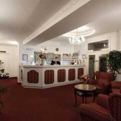 Отель EA Hotel Esplanade Чехия, Карловы Вары - 2 отзыва об отеле, цены и фото номеров - забронировать отель EA Hotel Esplanade онлайн гостиничный бар фото 2