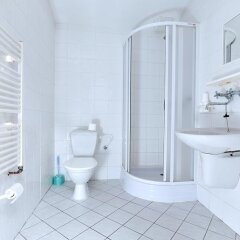 Hotel U Jezirka Либерец ванная