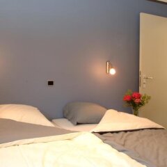 Отель Holiday Home De Colve сейф в номере