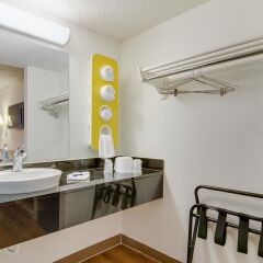 Отель Motel 6 Tacoma, WA - South США, Такома - отзывы, цены и фото номеров - забронировать отель Motel 6 Tacoma, WA - South онлайн ванная фото 2