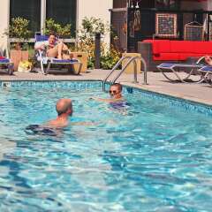 Отель West Hollywood Deluxe Suites США, Лос-Анджелес - отзывы, цены и фото номеров - забронировать отель West Hollywood Deluxe Suites онлайн бассейн