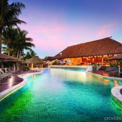Отель Outrigger Fiji Beach Resort Фиджи, Сигатока - отзывы, цены и фото номеров - забронировать отель Outrigger Fiji Beach Resort онлайн бассейн фото 2