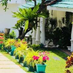 Отель Villa Sri Beach