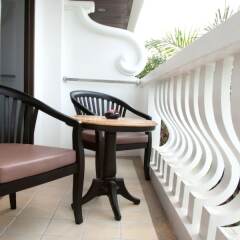 Отель The Old Phuket - Karon Beach Resort балкон