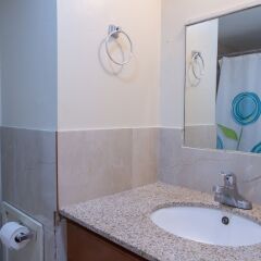 Отель Montego Bay Club Apartments Ямайка, Монтего-Бей - отзывы, цены и фото номеров - забронировать отель Montego Bay Club Apartments онлайн ванная фото 2