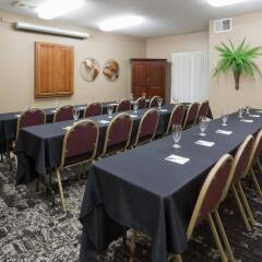 Отель GrandStay Residential Suites - Eau Claire