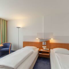 Отель Ramada by Wyndham Hannover Германия, Ганновер - отзывы, цены и фото номеров - забронировать отель Ramada by Wyndham Hannover онлайн комната для гостей фото 8