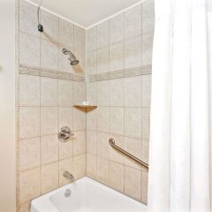 Отель Ramada Downtown West Лос-Анджелес ванная