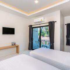 Отель Kaw Kwang Beach Resort сейф в номере