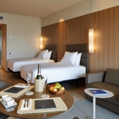 AC Hotel Diagonal L´Illa в номере фото 2