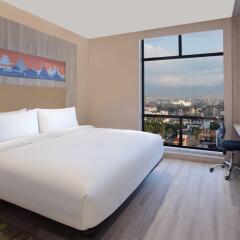 Отель Aloft Kathmandu Thamel Непал, Катманду - отзывы, цены и фото номеров - забронировать отель Aloft Kathmandu Thamel онлайн комната для гостей