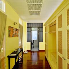 Baan Bayan Beach Hotel интерьер отеля