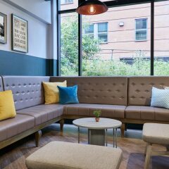 Отель Jurys Inn Manchester City Centre Великобритания, Манчестер - отзывы, цены и фото номеров - забронировать отель Jurys Inn Manchester City Centre онлайн интерьер отеля