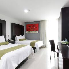 Отель Wyndham Garden Guadalajara Acueducto комната для гостей