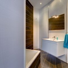 Отель Luxury 2 Bedroom Penthouse in St Julians Мальта, Сан Джулианс - отзывы, цены и фото номеров - забронировать отель Luxury 2 Bedroom Penthouse in St Julians онлайн ванная