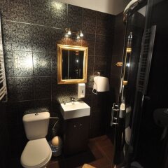 Отель Pink Panther's Hostel Польша, Краков - 1 отзыв об отеле, цены и фото номеров - забронировать отель Pink Panther's Hostel онлайн ванная фото 2
