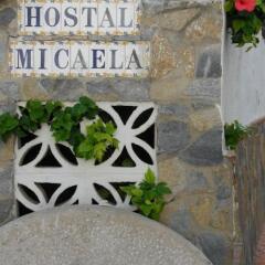 Отель Hostal Micaela парковка