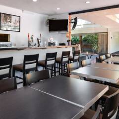 Отель Best Western Hollywood Plaza Inn гостиничный бар