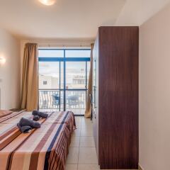 Отель Seashells 2-Bedroom Apartment Мальта, Буджибба - отзывы, цены и фото номеров - забронировать отель Seashells 2-Bedroom Apartment онлайн комната для гостей фото 4