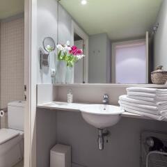 Отель Inside Barcelona Apartments Esparteria Испания, Барселона - отзывы, цены и фото номеров - забронировать отель Inside Barcelona Apartments Esparteria онлайн ванная