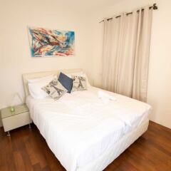Art Apartment Near Mamila best Location 1 Израиль, Иерусалим - отзывы, цены и фото номеров - забронировать отель Art Apartment Near Mamila best Location 1 онлайн комната для гостей