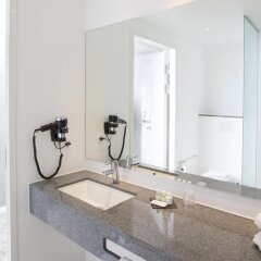 Отель Aalborg Airport Hotel Дания, Бровст - отзывы, цены и фото номеров - забронировать отель Aalborg Airport Hotel онлайн ванная