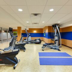 Отель Four Points by Sheraton Niagara Falls США, Ниагара-Фолс - отзывы, цены и фото номеров - забронировать отель Four Points by Sheraton Niagara Falls онлайн фитнесс-зал фото 4