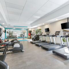 Отель Crowne Plaza San Jose Corobici фитнесс-зал