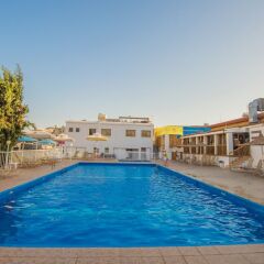 Отель Windmills Hotel Apartments Кипр, Протарас - отзывы, цены и фото номеров - забронировать отель Windmills Hotel Apartments онлайн бассейн