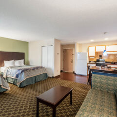 Отель Mainstay Suites Frederick комната для гостей фото 2