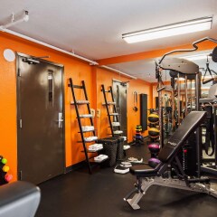 Отель Best Western Airport Inn & Suites фитнесс-зал фото 2