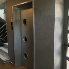 Mc Queen Hotel сейф в номере