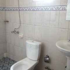 Hotel Kama in Abidjan, Cote d'Ivoire from 24$, photos, reviews - zenhotels.com bathroom photo 3