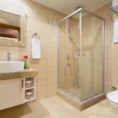 Dogan Hotel by Prana Hotels & Resorts Турция, Анталья - 4 отзыва об отеле, цены и фото номеров - забронировать отель Dogan Hotel by Prana Hotels & Resorts онлайн ванная фото 2