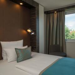Отель Motel One Hamburg Airport Германия, Гамбург - 1 отзыв об отеле, цены и фото номеров - забронировать отель Motel One Hamburg Airport онлайн комната для гостей фото 4