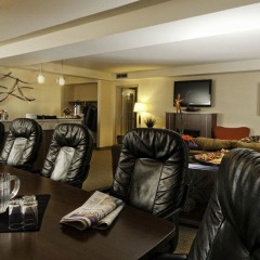 Отель Travelodge by Wyndham Saskatoon спортивное сооружение