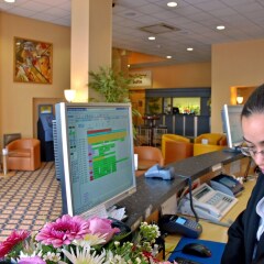 Antoinette Hotel Wimbledon банкомат