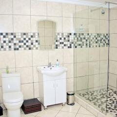 Отель De Old Drift Guest Farm ванная фото 2